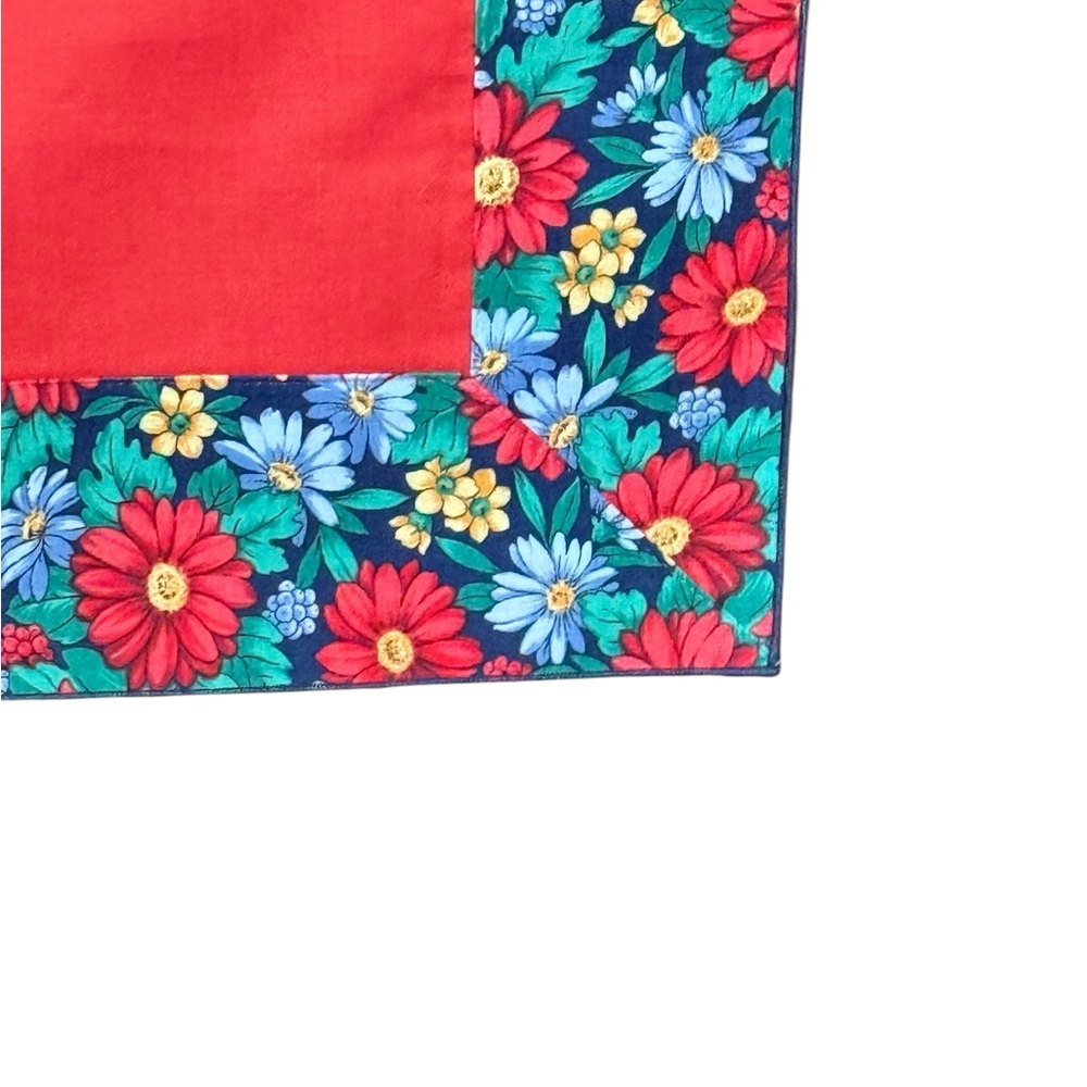 The Fold & The Beautiful Floral Dining Linen Set Tablecloth Runner Napkins - Picture 9 of 10